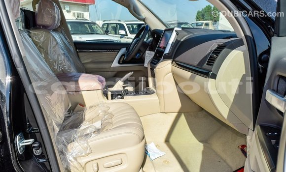 Acheter Import Voiture Toyota Land Cruiser Noir à Import - Dubai, Ali Sabieh Region Acheter Import Voiture Toyota Land Cruiser Noir à Import - Dubai, Ali Sabieh Region
