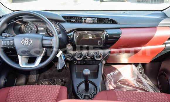 Acheter Import Voiture Toyota Hilux Blanc à Import - Dubai, Ali Sabieh Region Acheter Import Voiture Toyota Hilux Blanc à Import - Dubai, Ali Sabieh Region