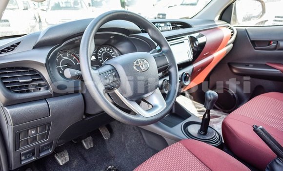 Acheter Import Voiture Toyota Hilux Blanc à Import - Dubai, Ali Sabieh Region Acheter Import Voiture Toyota Hilux Blanc à Import - Dubai, Ali Sabieh Region