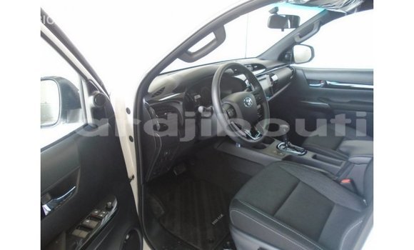 Acheter Import Voiture Toyota Hilux Blanc à Import - Dubai, Ali Sabieh Region Acheter Import Voiture Toyota Hilux Blanc à Import - Dubai, Ali Sabieh Region