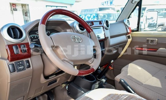Acheter Import Voiture Toyota Land Cruiser Beige à Import - Dubai, Ali Sabieh Region Acheter Import Voiture Toyota Land Cruiser Beige à Import - Dubai, Ali Sabieh Region