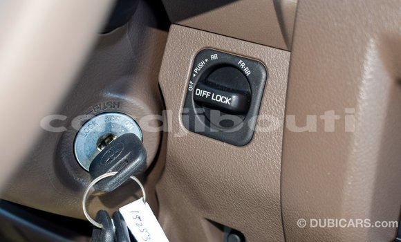 Acheter Import Voiture Toyota Land Cruiser Beige à Import - Dubai, Ali Sabieh Region Acheter Import Voiture Toyota Land Cruiser Beige à Import - Dubai, Ali Sabieh Region