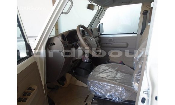 Acheter Import Voiture Toyota Land Cruiser Blanc à Import - Dubai, Ali Sabieh Region Acheter Import Voiture Toyota Land Cruiser Blanc à Import - Dubai, Ali Sabieh Region