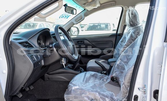 Acheter Import Voiture Mitsubishi L200 Blanc à Import - Dubai, Ali Sabieh Region Acheter Import Voiture Mitsubishi L200 Blanc à Import - Dubai, Ali Sabieh Region
