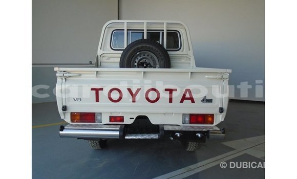 Acheter Import Voiture Toyota Land Cruiser Blanc à Import - Dubai, Ali Sabieh Region Acheter Import Voiture Toyota Land Cruiser Blanc à Import - Dubai, Ali Sabieh Region