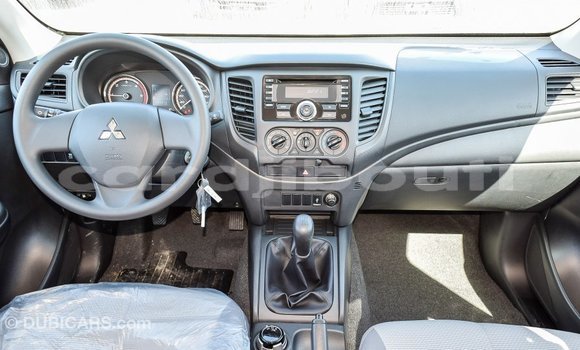 Acheter Import Voiture Mitsubishi L200 Blanc à Import - Dubai, Ali Sabieh Region Acheter Import Voiture Mitsubishi L200 Blanc à Import - Dubai, Ali Sabieh Region