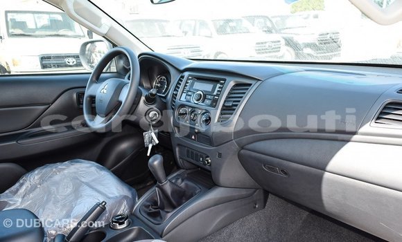 Acheter Import Voiture Mitsubishi L200 Blanc à Import - Dubai, Ali Sabieh Region Acheter Import Voiture Mitsubishi L200 Blanc à Import - Dubai, Ali Sabieh Region