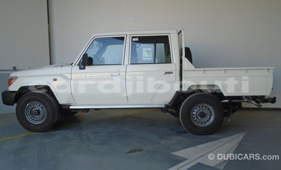 Acheter Import Voiture Toyota Land Cruiser Blanc à Import - Dubai, Ali Sabieh Region Acheter Import Voiture Toyota Land Cruiser Blanc à Import - Dubai, Ali Sabieh Region