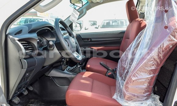 Acheter Import Voiture Toyota Hilux Blanc à Import - Dubai, Ali Sabieh Region Acheter Import Voiture Toyota Hilux Blanc à Import - Dubai, Ali Sabieh Region