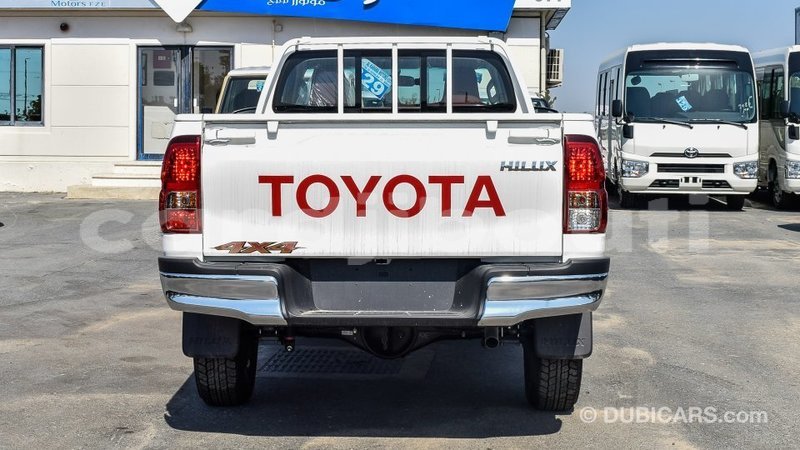 Big with watermark toyota hilux ali sabieh region import dubai 2101