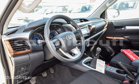 Acheter Import Voiture Toyota Hilux Blanc à Import - Dubai, Ali Sabieh Region Acheter Import Voiture Toyota Hilux Blanc à Import - Dubai, Ali Sabieh Region