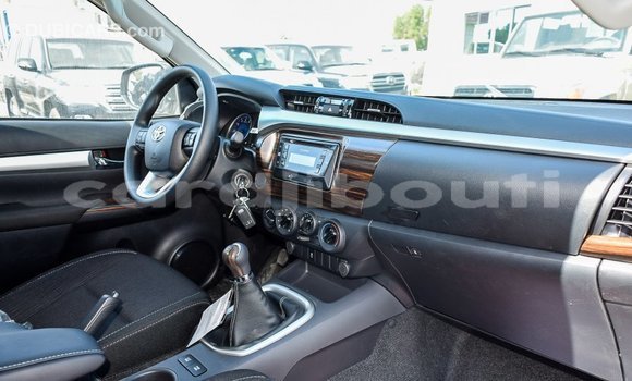 Acheter Import Voiture Toyota Hilux Blanc à Import - Dubai, Ali Sabieh Region Acheter Import Voiture Toyota Hilux Blanc à Import - Dubai, Ali Sabieh Region