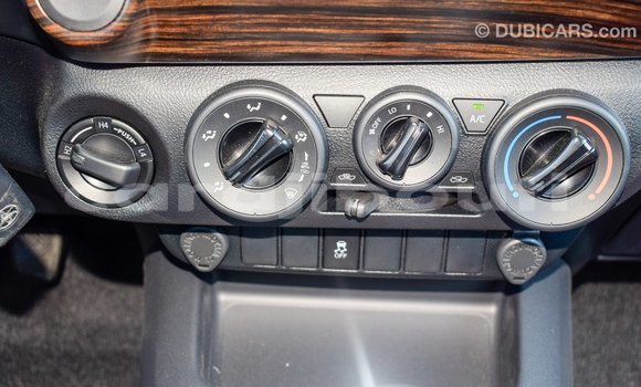 Acheter Import Voiture Toyota Hilux Blanc à Import - Dubai, Ali Sabieh Region Acheter Import Voiture Toyota Hilux Blanc à Import - Dubai, Ali Sabieh Region