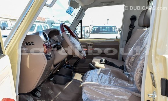 Acheter Import Voiture Toyota Land Cruiser Beige à Import - Dubai, Ali Sabieh Region Acheter Import Voiture Toyota Land Cruiser Beige à Import - Dubai, Ali Sabieh Region