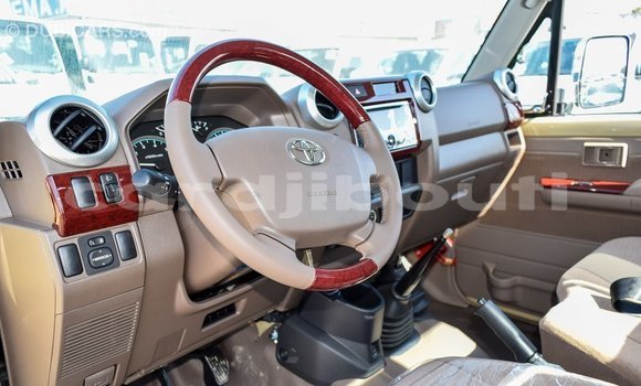 Acheter Import Voiture Toyota Land Cruiser Beige à Import - Dubai, Ali Sabieh Region Acheter Import Voiture Toyota Land Cruiser Beige à Import - Dubai, Ali Sabieh Region