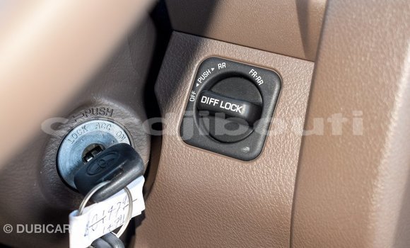 Acheter Import Voiture Toyota Land Cruiser Beige à Import - Dubai, Ali Sabieh Region Acheter Import Voiture Toyota Land Cruiser Beige à Import - Dubai, Ali Sabieh Region