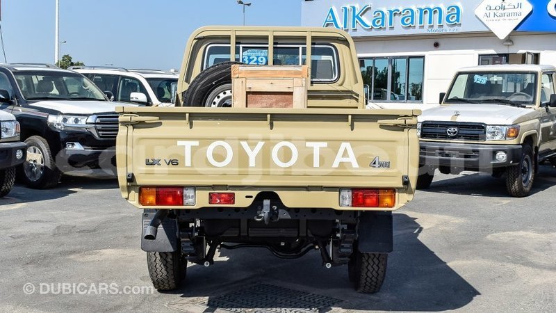 Big with watermark toyota land cruiser ali sabieh region import dubai 2103
