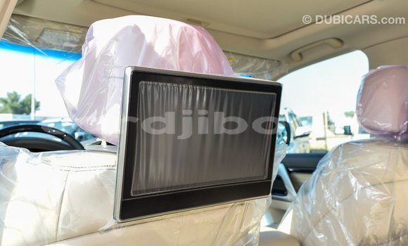 Acheter Import Voiture Toyota Land Cruiser Blanc à Import - Dubai, Ali Sabieh Region Acheter Import Voiture Toyota Land Cruiser Blanc à Import - Dubai, Ali Sabieh Region