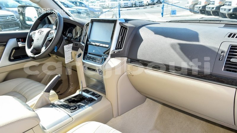 Big with watermark toyota land cruiser ali sabieh region import dubai 2104