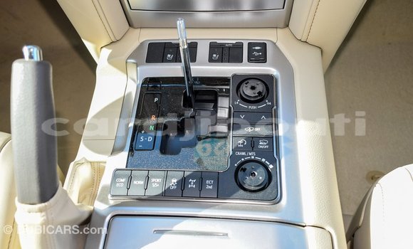 Acheter Import Voiture Toyota Land Cruiser Blanc à Import - Dubai, Ali Sabieh Region Acheter Import Voiture Toyota Land Cruiser Blanc à Import - Dubai, Ali Sabieh Region