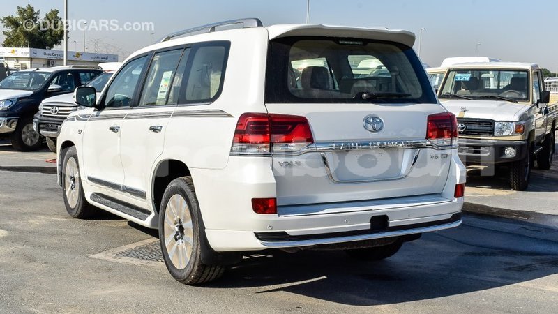 Big with watermark toyota land cruiser ali sabieh region import dubai 2104