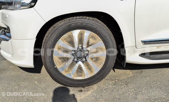 Acheter Import Voiture Toyota Land Cruiser Blanc à Import - Dubai, Ali Sabieh Region Acheter Import Voiture Toyota Land Cruiser Blanc à Import - Dubai, Ali Sabieh Region