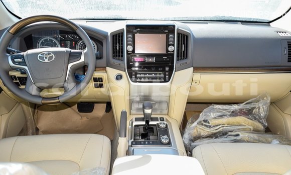 Acheter Import Voiture Toyota Land Cruiser Noir à Import - Dubai, Ali Sabieh Region Acheter Import Voiture Toyota Land Cruiser Noir à Import - Dubai, Ali Sabieh Region