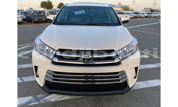 Acheter Import Voiture Toyota Highlander Blanc à Import - Dubai, Ali Sabieh Region Acheter Import Voiture Toyota Highlander Blanc à Import - Dubai, Ali Sabieh Region