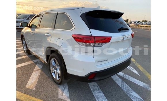Acheter Import Voiture Toyota Highlander Blanc à Import - Dubai, Ali Sabieh Region Acheter Import Voiture Toyota Highlander Blanc à Import - Dubai, Ali Sabieh Region