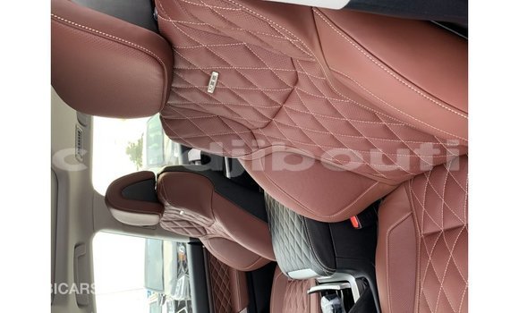 Acheter Import Voiture Toyota Land Cruiser Noir à Import - Dubai, Ali Sabieh Region Acheter Import Voiture Toyota Land Cruiser Noir à Import - Dubai, Ali Sabieh Region