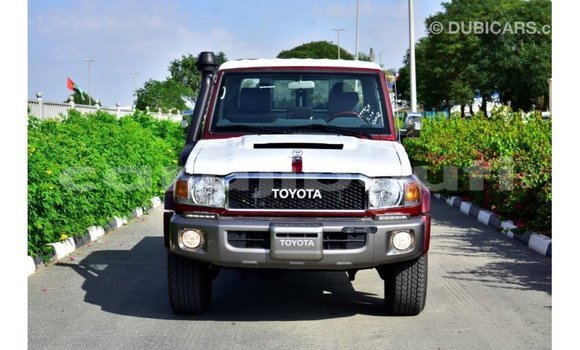 Acheter Import Voiture Toyota Land Cruiser Rouge à Import - Dubai, Ali Sabieh Region Acheter Import Voiture Toyota Land Cruiser Rouge à Import - Dubai, Ali Sabieh Region