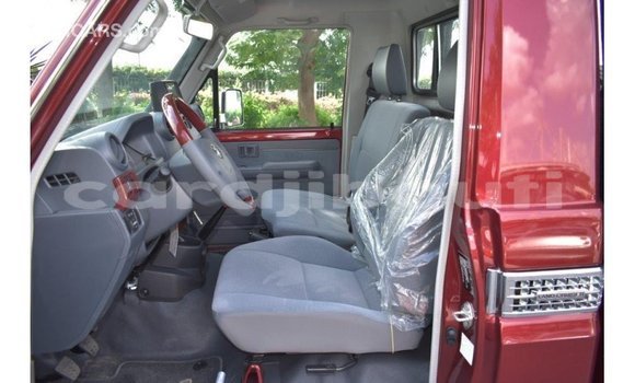 Acheter Import Voiture Toyota Land Cruiser Rouge à Import - Dubai, Ali Sabieh Region Acheter Import Voiture Toyota Land Cruiser Rouge à Import - Dubai, Ali Sabieh Region