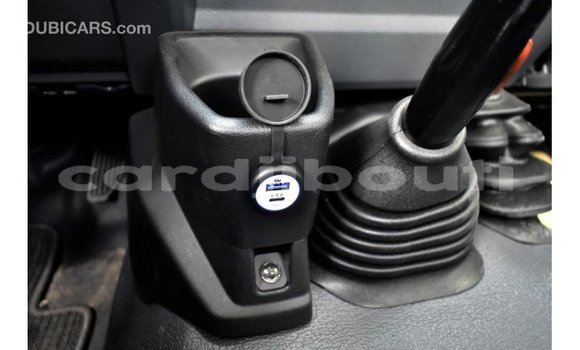 Acheter Import Voiture Toyota Land Cruiser Rouge à Import - Dubai, Ali Sabieh Region Acheter Import Voiture Toyota Land Cruiser Rouge à Import - Dubai, Ali Sabieh Region