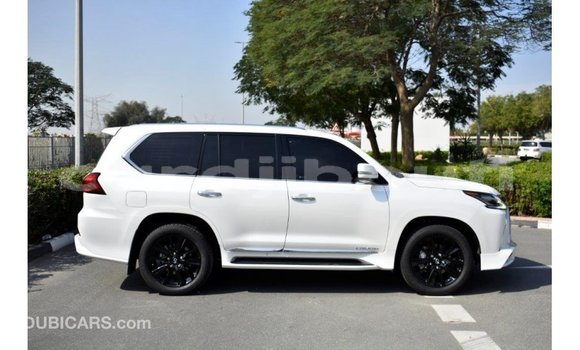 Acheter Import Voiture Lexus LX Blanc à Import - Dubai, Ali Sabieh Region Acheter Import Voiture Lexus LX Blanc à Import - Dubai, Ali Sabieh Region