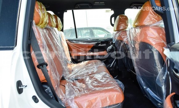 Acheter Import Voiture Lexus LX Blanc à Import - Dubai, Ali Sabieh Region Acheter Import Voiture Lexus LX Blanc à Import - Dubai, Ali Sabieh Region