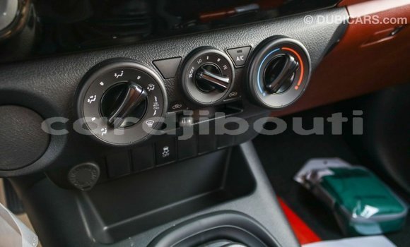 Acheter Import Voiture Toyota Hilux Blanc à Import - Dubai, Ali Sabieh Region Acheter Import Voiture Toyota Hilux Blanc à Import - Dubai, Ali Sabieh Region