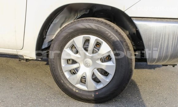Acheter Import Voiture Toyota Hilux Blanc à Import - Dubai, Ali Sabieh Region Acheter Import Voiture Toyota Hilux Blanc à Import - Dubai, Ali Sabieh Region