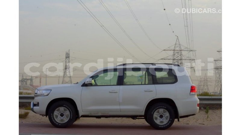 Big with watermark toyota land cruiser ali sabieh region import dubai 2153