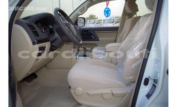 Acheter Import Voiture Toyota Land Cruiser Blanc à Import - Dubai, Ali Sabieh Region Acheter Import Voiture Toyota Land Cruiser Blanc à Import - Dubai, Ali Sabieh Region