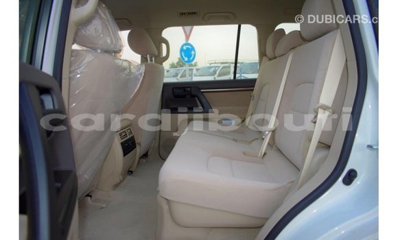 Acheter Import Voiture Toyota Land Cruiser Blanc à Import - Dubai, Ali Sabieh Region Acheter Import Voiture Toyota Land Cruiser Blanc à Import - Dubai, Ali Sabieh Region