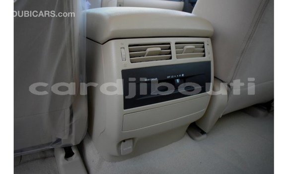 Acheter Import Voiture Toyota Land Cruiser Blanc à Import - Dubai, Ali Sabieh Region Acheter Import Voiture Toyota Land Cruiser Blanc à Import - Dubai, Ali Sabieh Region