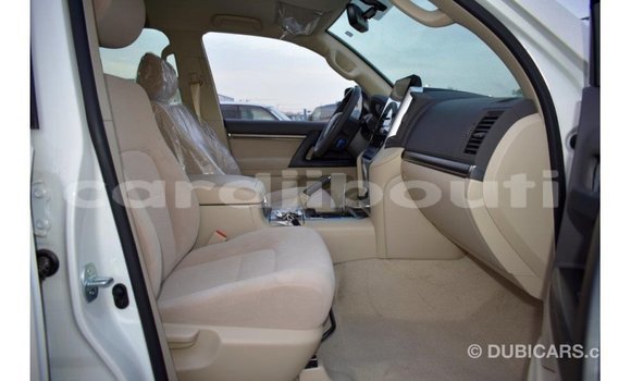Acheter Import Voiture Toyota Land Cruiser Blanc à Import - Dubai, Ali Sabieh Region Acheter Import Voiture Toyota Land Cruiser Blanc à Import - Dubai, Ali Sabieh Region