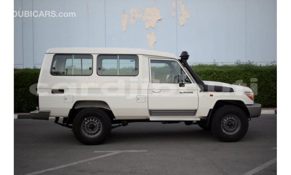 Acheter Import Voiture Toyota Land Cruiser Blanc à Import - Dubai, Ali Sabieh Region Acheter Import Voiture Toyota Land Cruiser Blanc à Import - Dubai, Ali Sabieh Region