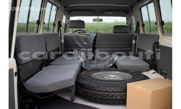 Acheter Import Voiture Toyota Land Cruiser Blanc à Import - Dubai, Ali Sabieh Region Acheter Import Voiture Toyota Land Cruiser Blanc à Import - Dubai, Ali Sabieh Region