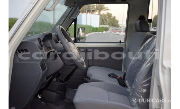 Acheter Import Voiture Toyota Land Cruiser Blanc à Import - Dubai, Ali Sabieh Region Acheter Import Voiture Toyota Land Cruiser Blanc à Import - Dubai, Ali Sabieh Region