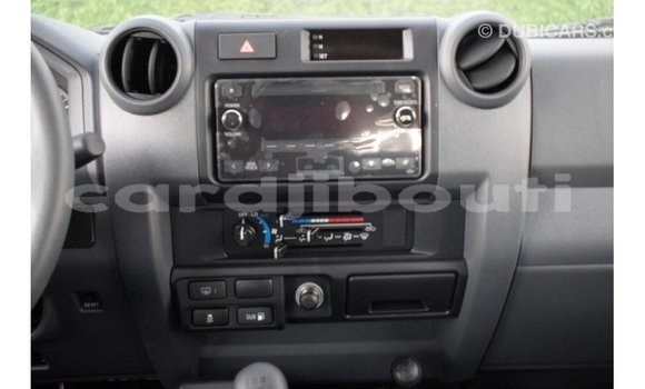 Acheter Import Voiture Toyota Land Cruiser Blanc à Import - Dubai, Ali Sabieh Region Acheter Import Voiture Toyota Land Cruiser Blanc à Import - Dubai, Ali Sabieh Region