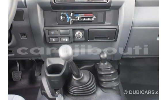 Acheter Import Voiture Toyota Land Cruiser Blanc à Import - Dubai, Ali Sabieh Region Acheter Import Voiture Toyota Land Cruiser Blanc à Import - Dubai, Ali Sabieh Region
