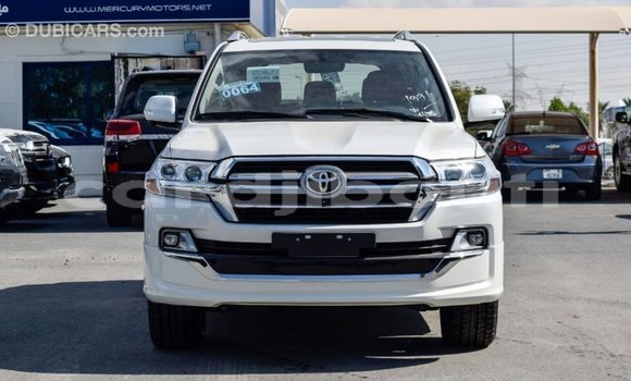 Acheter Import Voiture Toyota Land Cruiser Blanc à Import - Dubai, Ali Sabieh Region Acheter Import Voiture Toyota Land Cruiser Blanc à Import - Dubai, Ali Sabieh Region