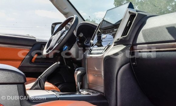 Acheter Import Voiture Toyota Land Cruiser Blanc à Import - Dubai, Ali Sabieh Region Acheter Import Voiture Toyota Land Cruiser Blanc à Import - Dubai, Ali Sabieh Region