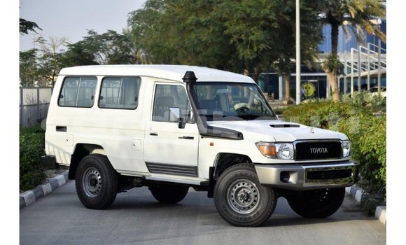 Acheter Import Voiture Toyota Land Cruiser Blanc à Import - Dubai, Ali Sabieh Region Acheter Import Voiture Toyota Land Cruiser Blanc à Import - Dubai, Ali Sabieh Region
